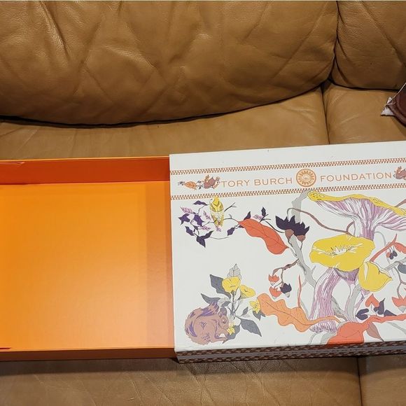 Tory Burch box - Picture 5 of 5